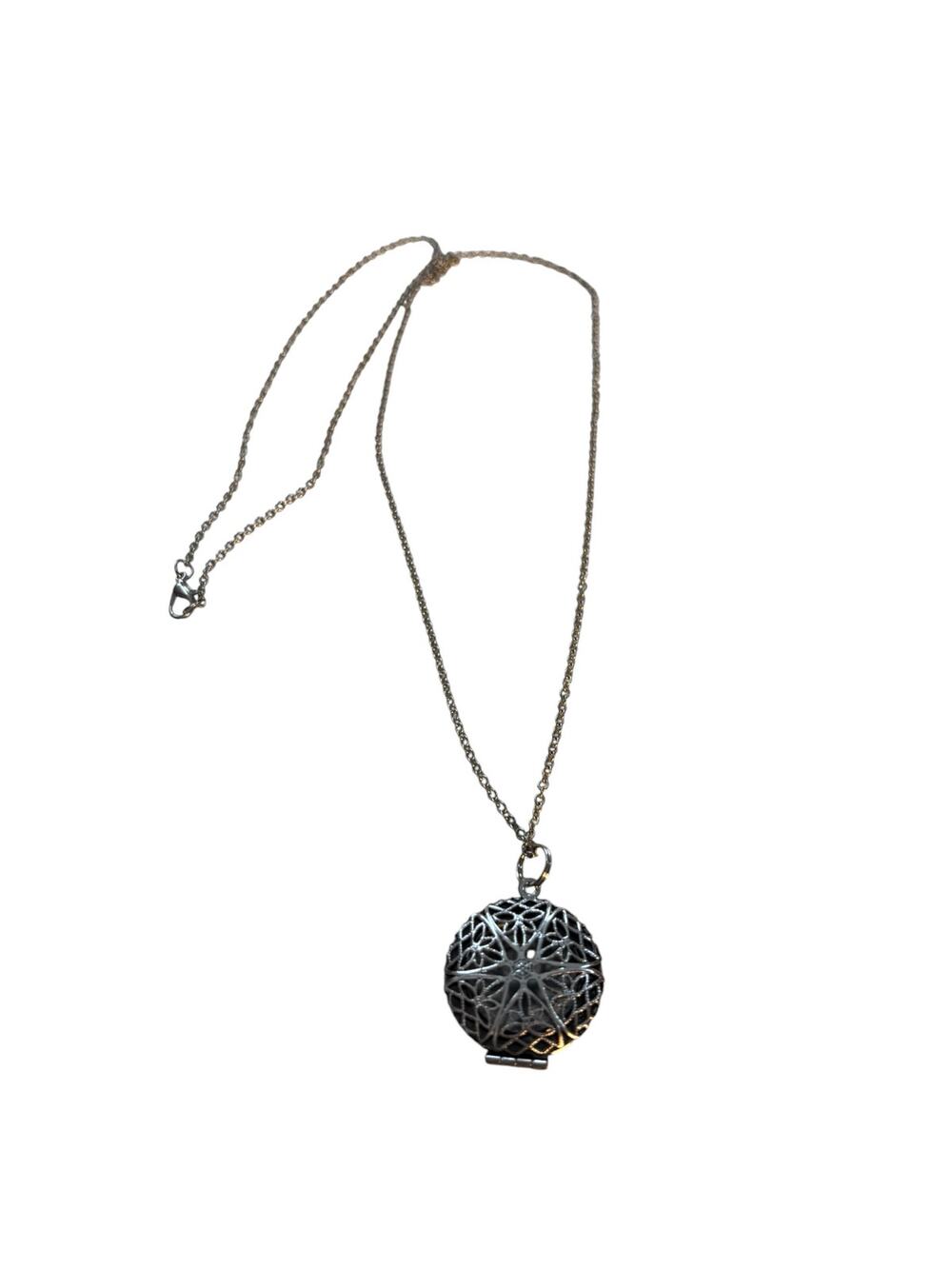 Vintage Silver Tone Filigree Locket Necklace Round Photo Pendant Gothic Romantic